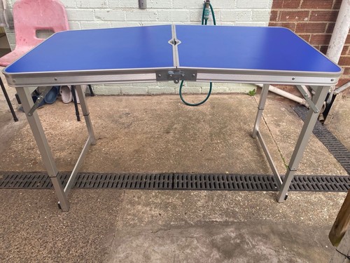 Foldable ajustable table - foldable, with
